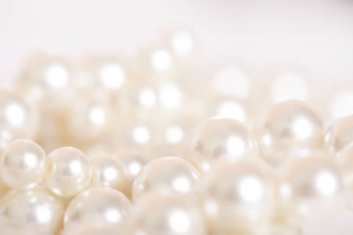 Everything You Need To Know About Pearls admin ajax.php?action=kernel&p=image&src=%7B%22file%22%3A%22wp content%2Fuploads%2F2022%2F09%2FThaya Jewels Natural Pearls