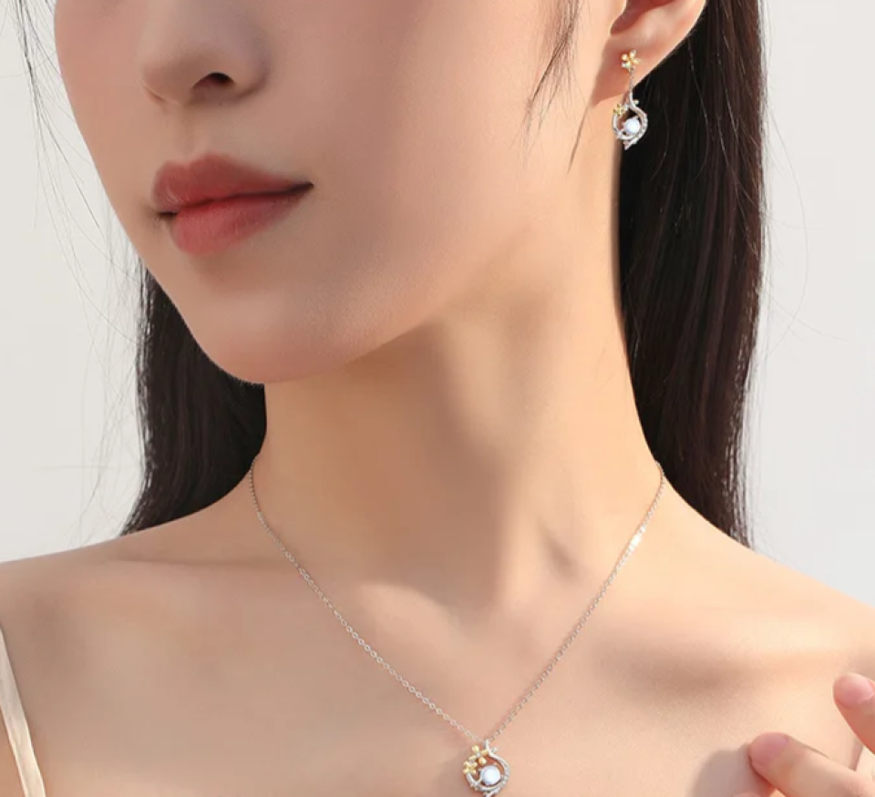 Romantic Moonstone Silver Necklace ce6f7d3a a05b 4f17 9211 82fe0fecc7e9248494 464af866