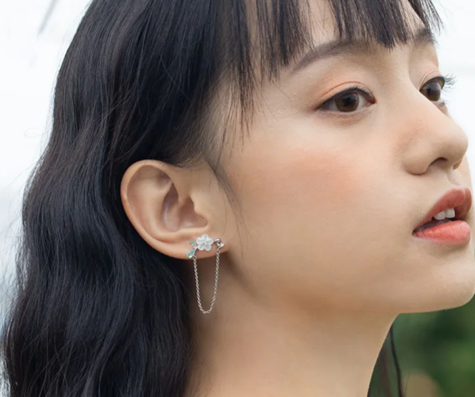 Silver Needle Tassel Earrings 0a61a914 298c 402b a36f 603bbb1b0607240292 4f968fa5