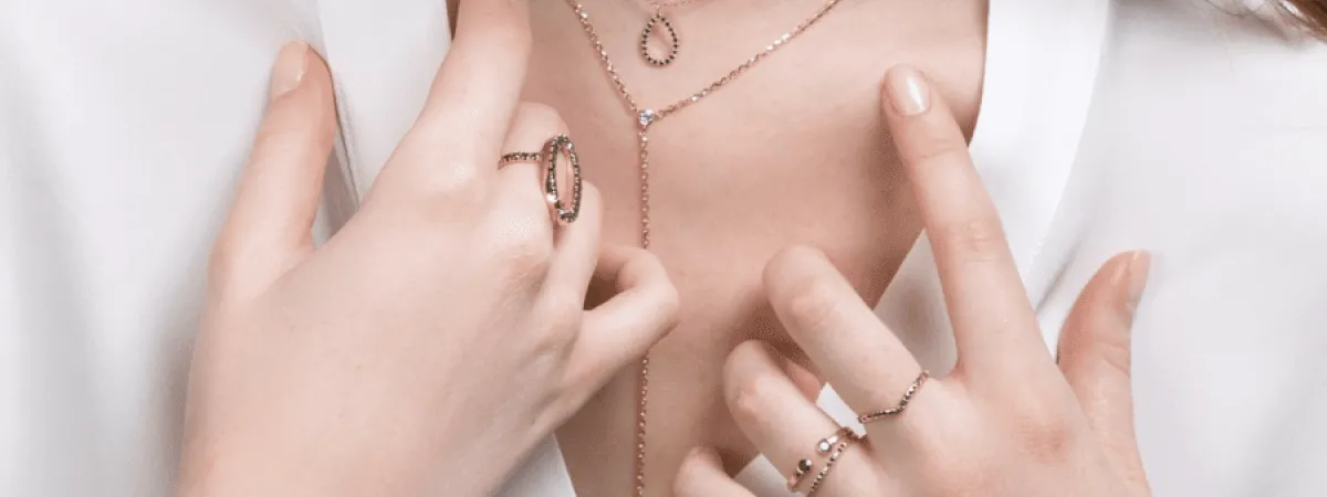 Minimalist Jewelry for a Chic Summer Look minimalist jewellery singapore 900x643 1 608ab699
