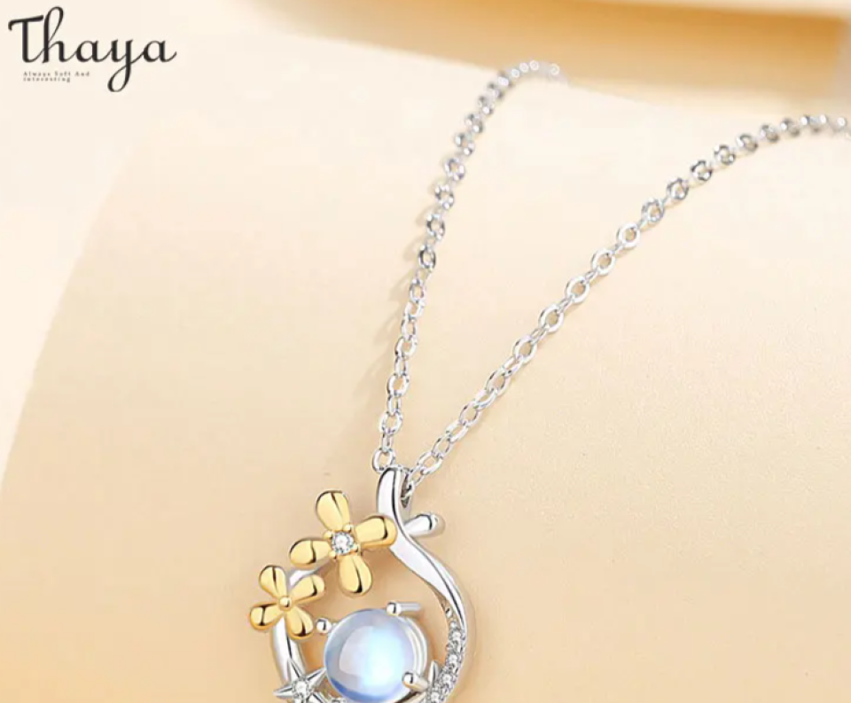 Romantic Moonstone Silver Necklace 35a4f26d d5e5 438b bdbc 89610b65661b221860 a9713ed5