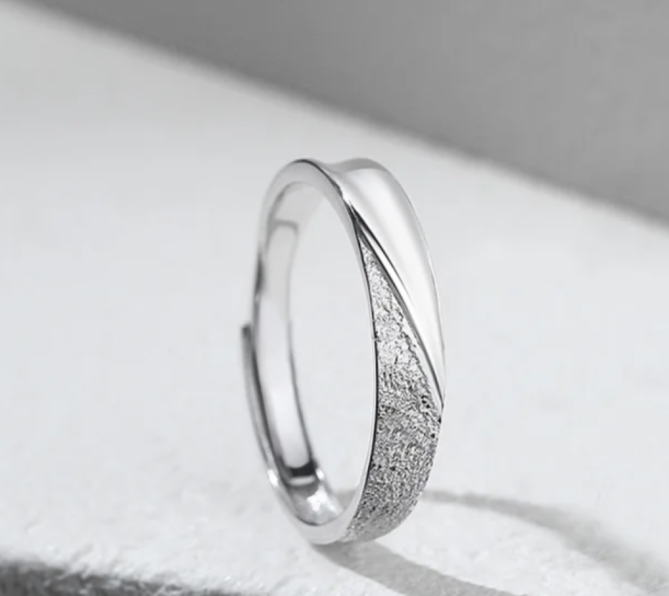 Elegant White Couple Rose Ring 5 Elegant White Couple Rose Ring d6dee847 7be3 47b0 8df2 3046ac0c46e7505338 acae3278