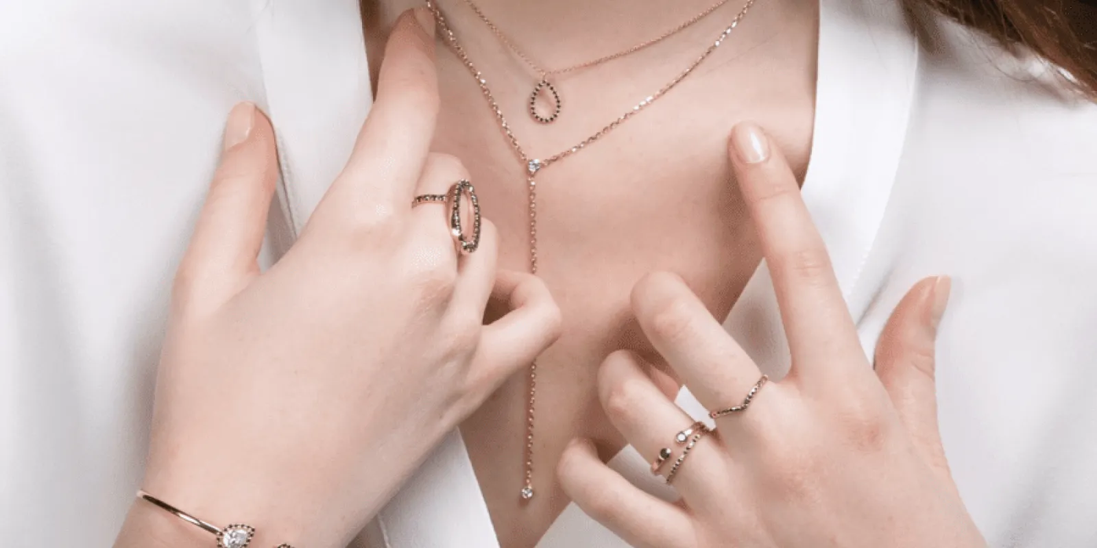 Minimalist Jewelry for a Chic Summer Look minimalist jewellery singapore 900x643 1 bac23083