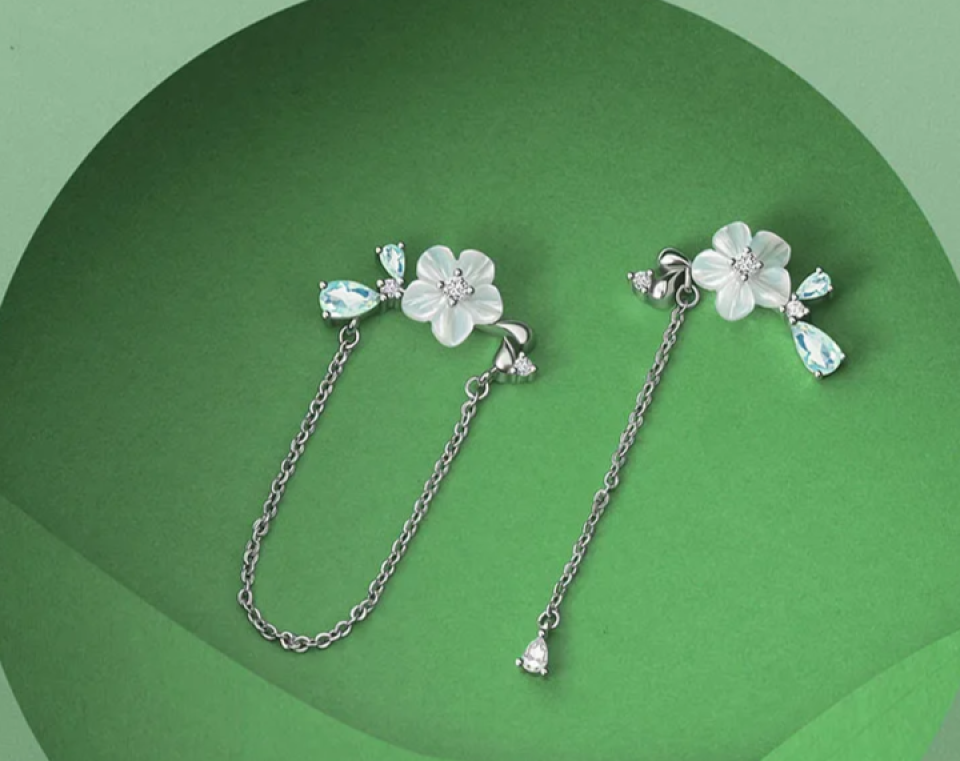 Silver Needle Tassel Earrings 64bee4d0 9a53 4dc1 8e22 446a235ea06f212867 c72dc7ab