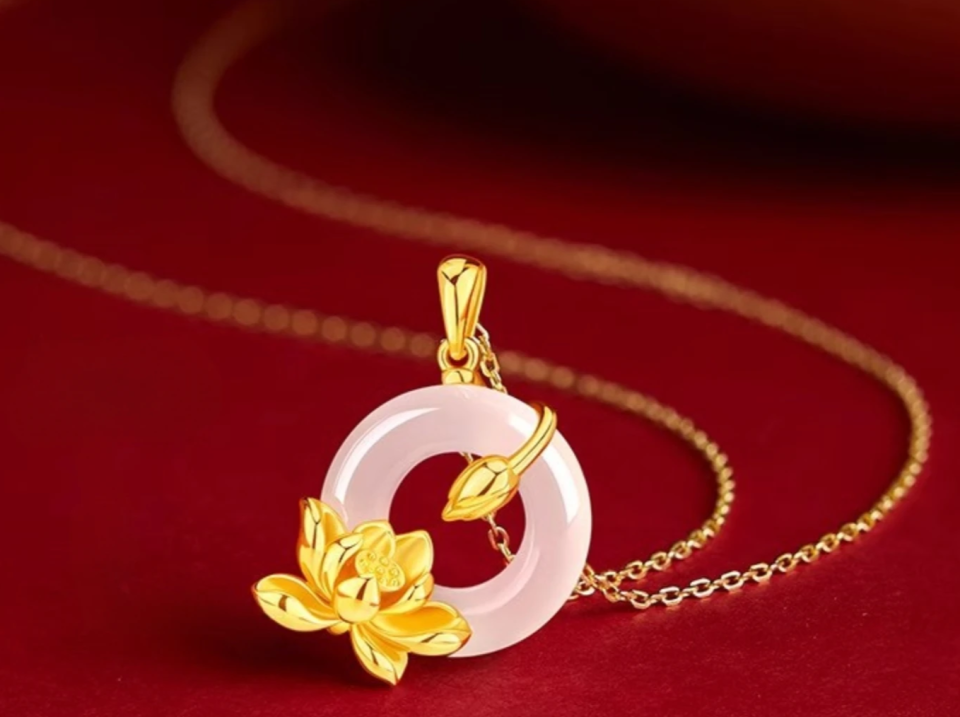 Chalcedony Lotus Pendant Necklace b0e90dec 57df 4e34 8f2c dc853924f40f912516 df868c4b