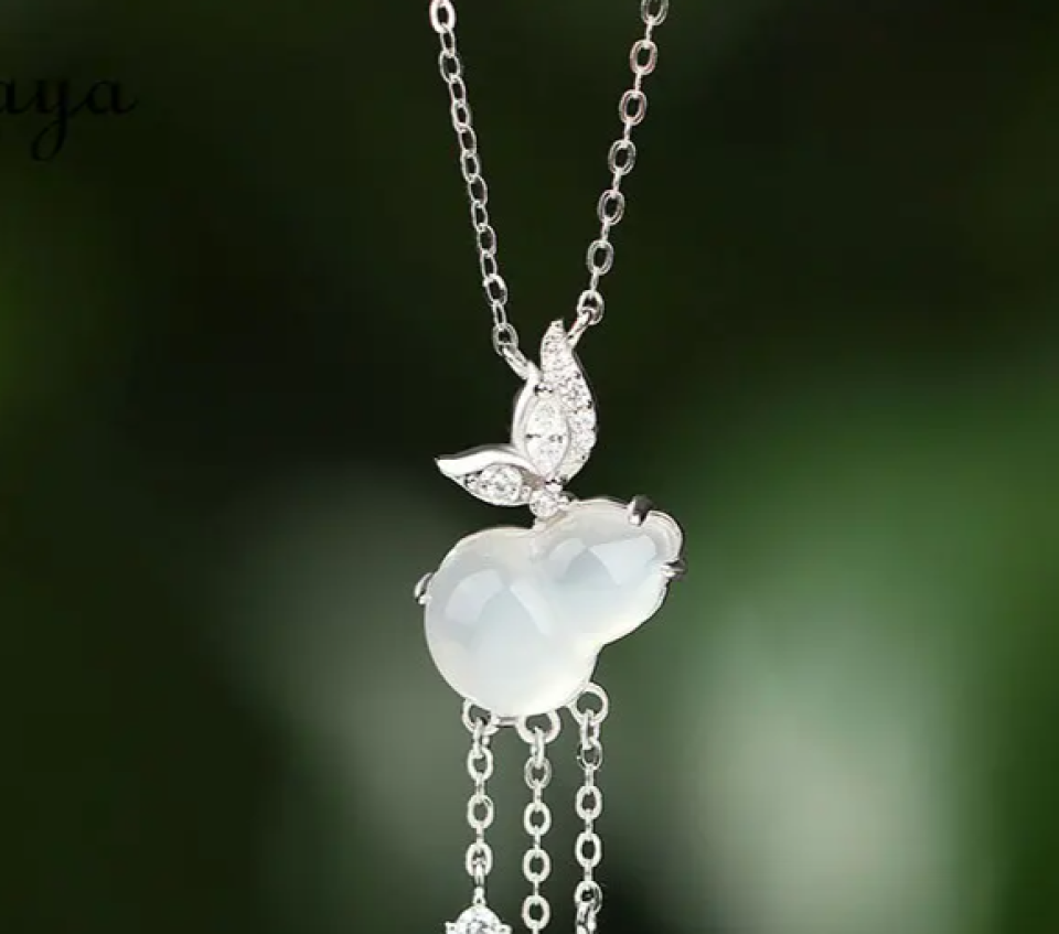 Silver Chalcedony Necklace 2e2927bb 4a2b 4500 bc98 8ac342a38f8f872392 ef8e8c19