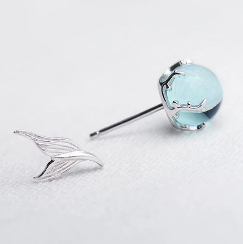 Mermaid Foam Bubble Earrings made of S925 sterling silver- the bubble inside is the artificial blue crystal, and its surface is pure crystal