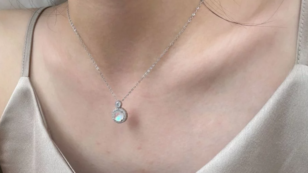 Eternal piece: Aurora heart necklace
