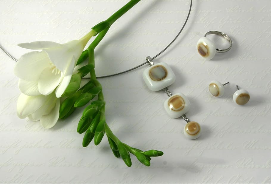 Sparkle with eco-friendly jewels!